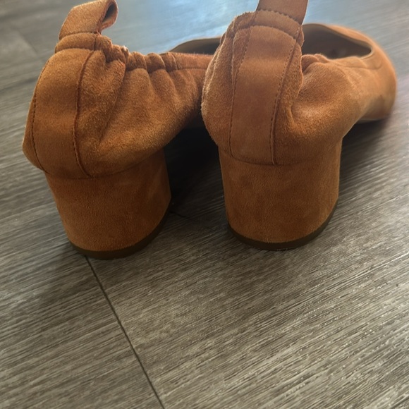 Everlane The Italian Leather Day Heel in Almond Suede, Size 7 - Picture 5 of 7